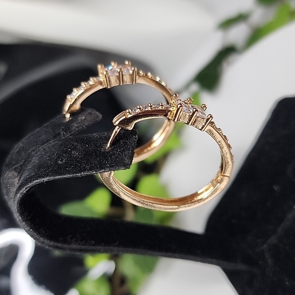 Gold Filled Baguette Oval Hoop Earrings New - Picture 5 of 8